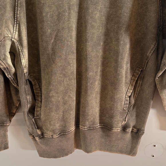 NWOT Zenana Acid Washed Pullover Sweatshirt in Mocha Size Medium - Picture 5 of 7
